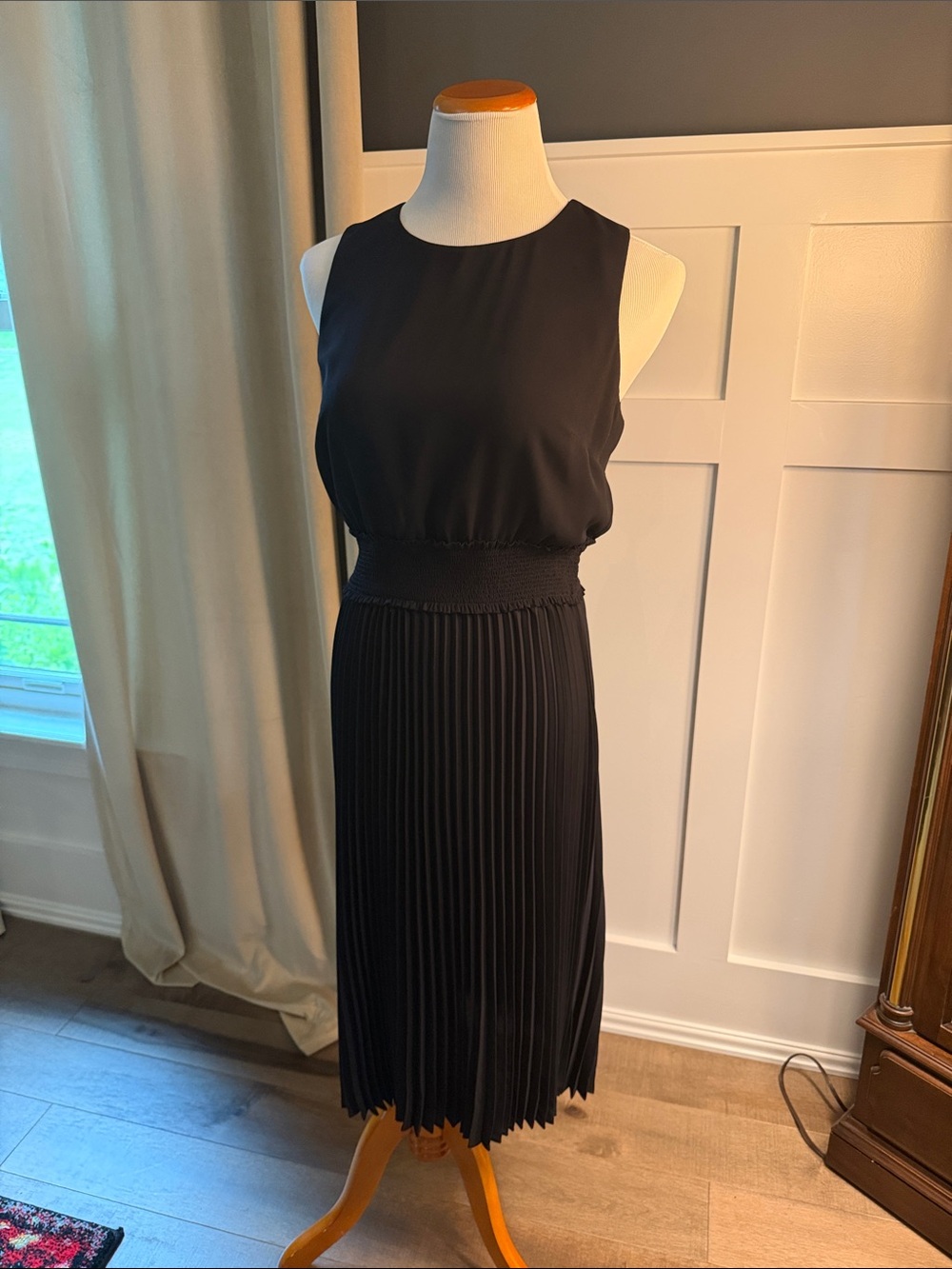 croft & barrow Black Sleeveless Pleated Midi Dress with Smocked Waist